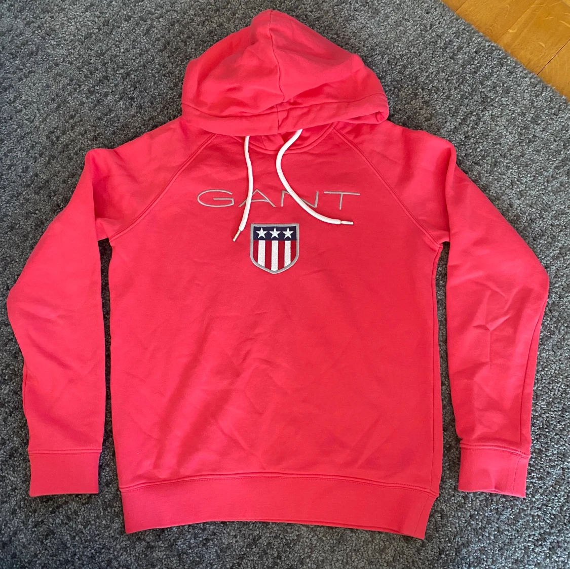 Gant rödhoodie XS - 90