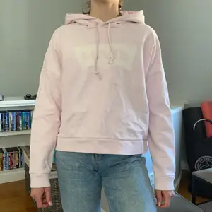 Levis rosa oversized hoodie XS. Super bra skick.