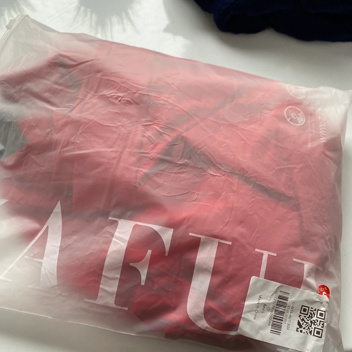 Röd hoodie med horn - 91