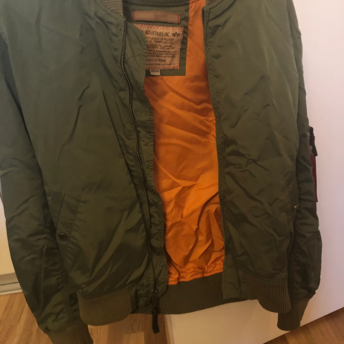 Alpha industries bomberna jacka Storlek M