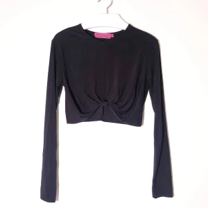 Boohoo topp - Boohoo crop topp passar S till M. köparen står för frakt 📩