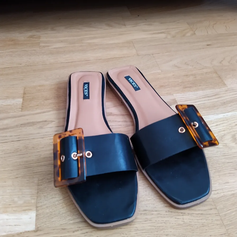 Nya flip flops. Jag gick bara två gånger.. Skor.