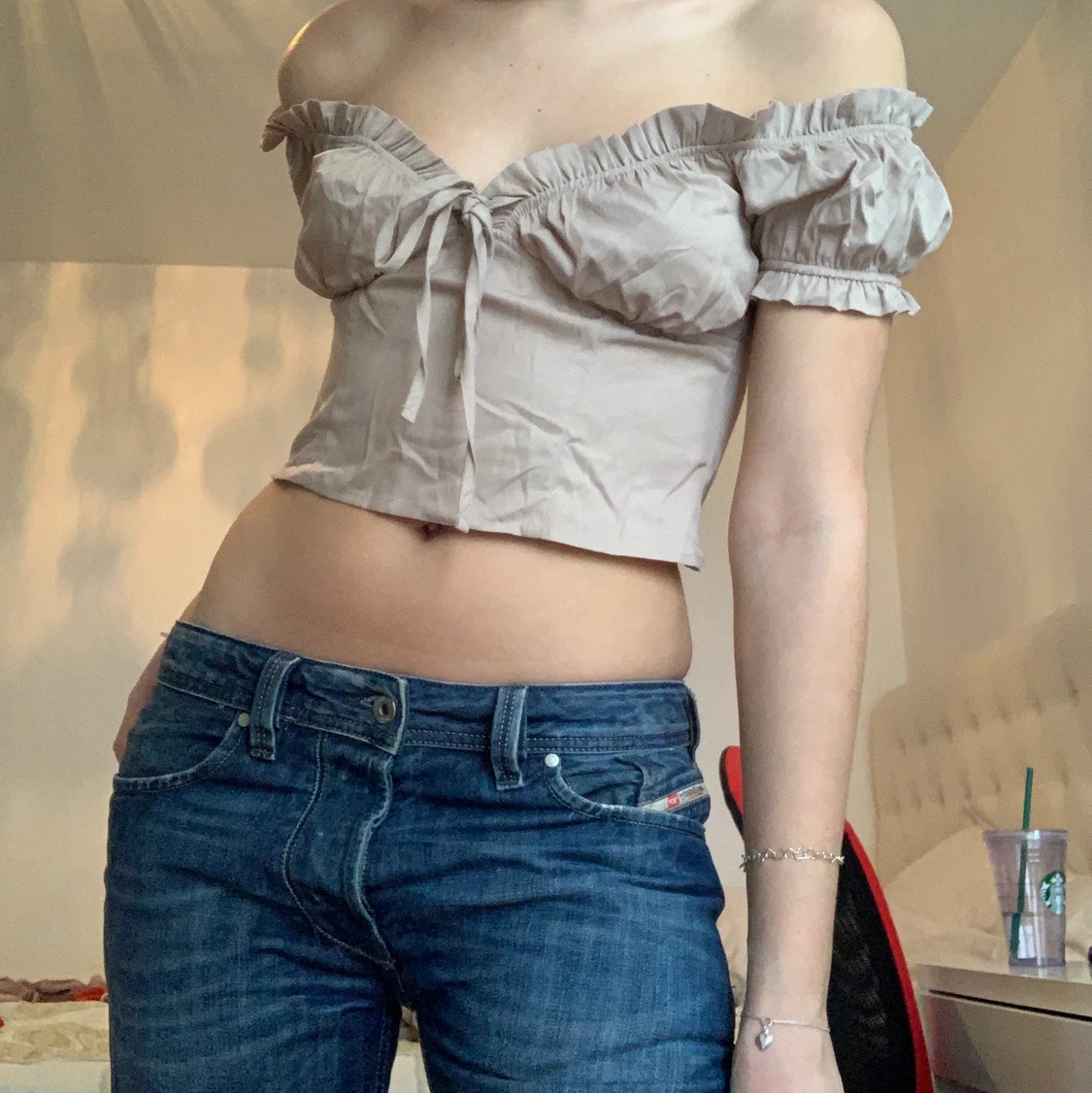 Beige off shoulder linne