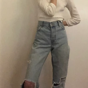 Vintage jeans - Säljer ett par jeans i modellen "vintage denim" från Bershka⚡️De är i storlek 34 och har en grym passform!