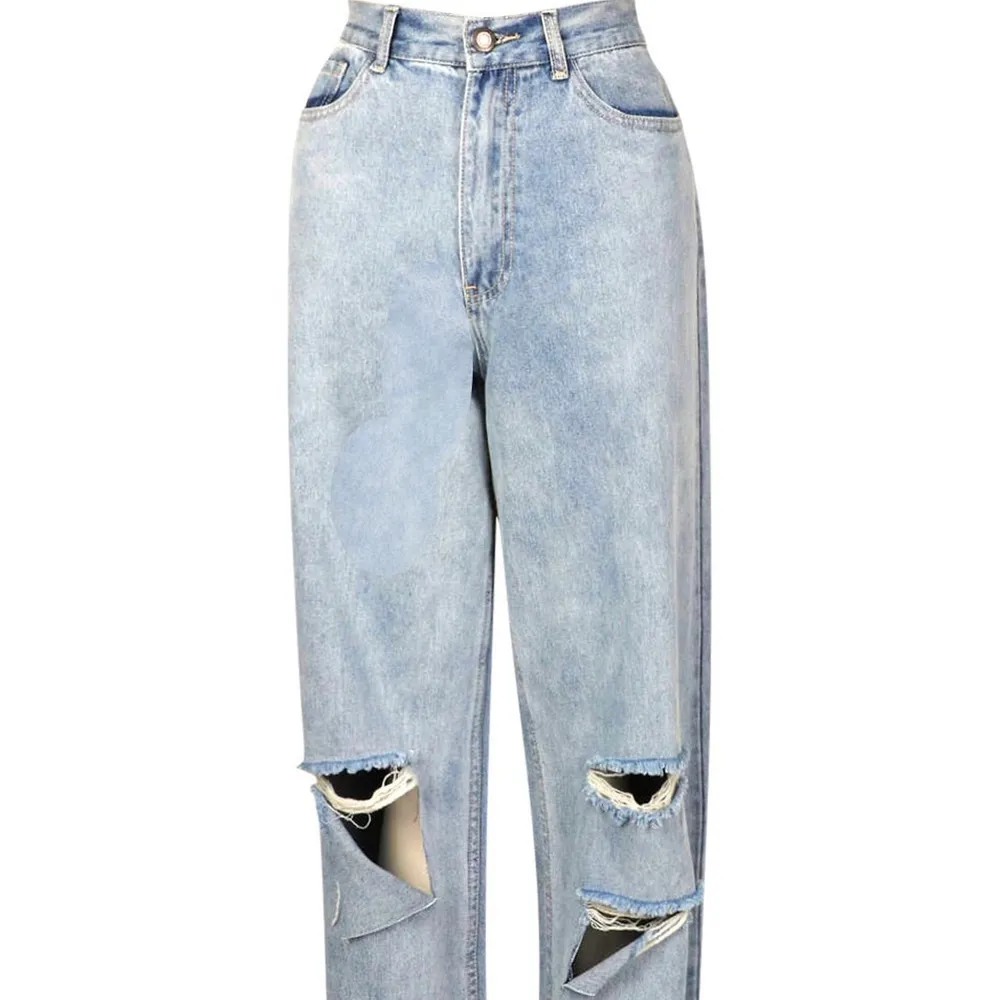 boohoo jeans i gott skick! säljer pga har ett par liknande och får ingen användning för dessa längre :( strl 38, jag är 178cm lång. Jeans & Byxor.