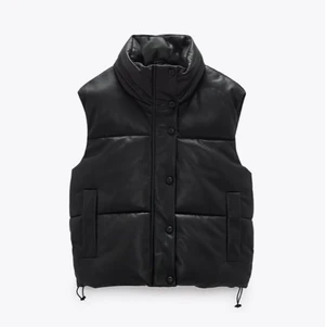 Väst  - Säljer den superpopulära västen från Zara som är helt slutsålt. Den är i XS men sitter som en S. Börja budgivning på 250kr. Högsta bud just nu 600+ frakt 