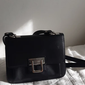 Svart väska  - Svart väska från mango (utsåld) 