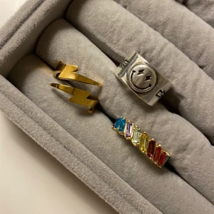 Ringar - UTFÖRSÄLJNING! Hej! Säljare dessa sjukt snygga ringar i sterling silver 925(rostfria) för endast 65kr st eller alla 3 för 150kr💕💕frakt kostar 12kr extra💕
