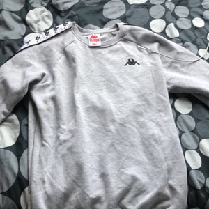 Kappa - Säljer min kappa tröja, bra och skönt tyg, bra passform och väldigt varm och gosig.