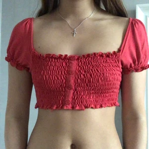 Croppad tröja - Fin tröja jag croppat ❤️ inte perfekt klippt men det ser snyggt ut på håll haha