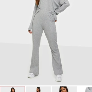 Grått set😍 - storlek S men passar nog även en M bättre då de är väldigt stretchiga, de passar nog någon mellan 165-175 nånting då dem är väääldigt långa jag som är 165 går dem under skorna när jag e ute😭. Tröjan är mer för en S, knappt använt