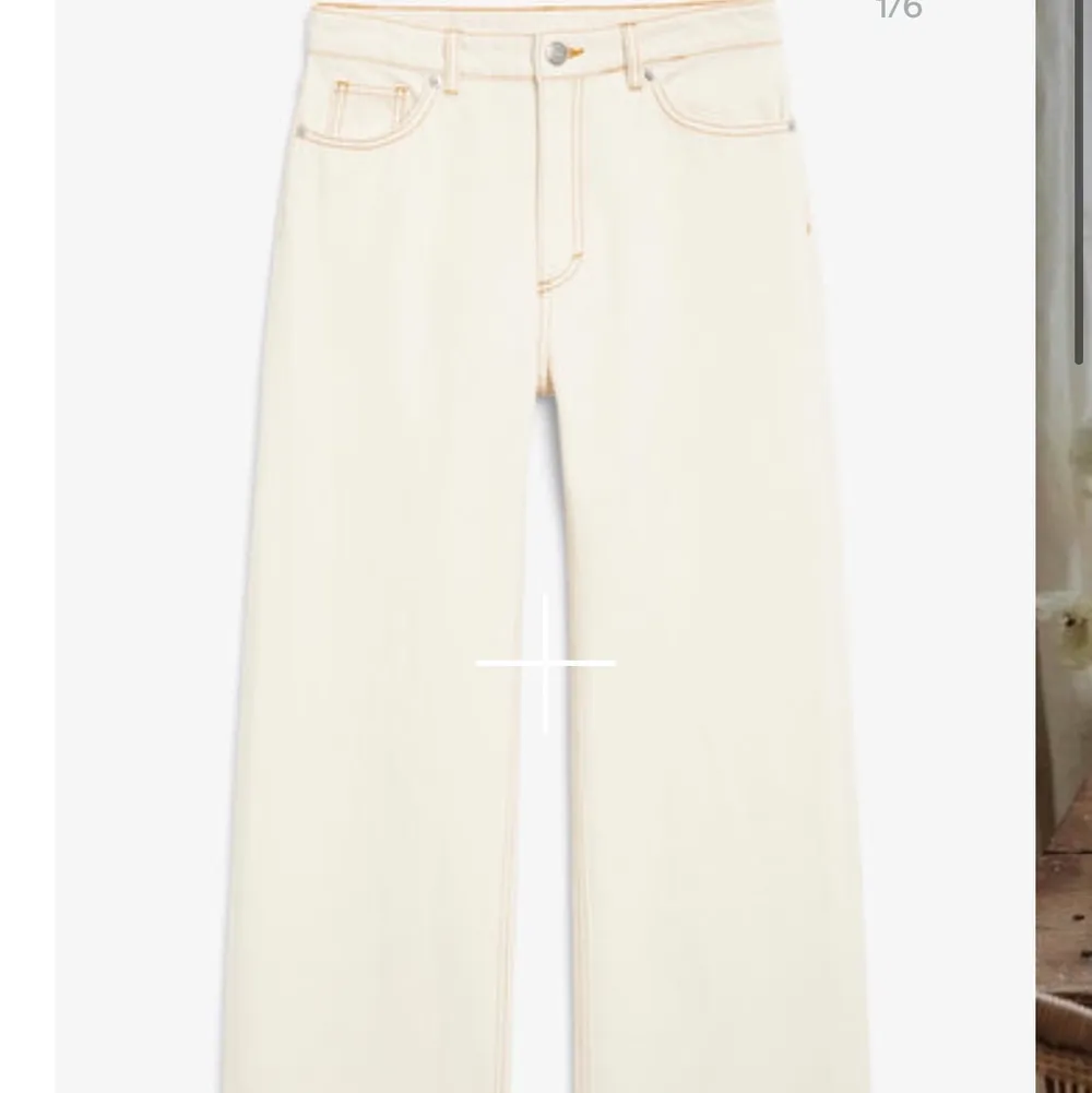 Säljer mina beige monki byxor modell Yoko. Storlek 30. Använda Max 10 gånger då de inte kändes rätt stil för mig :). Jeans & Byxor.