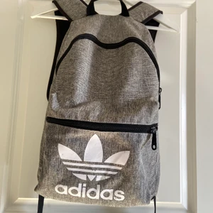 Adidas  - Bra skick vanlig strl 