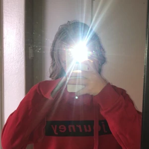 Gina tricot hoodie - Säljer nu denna röda hoodie från Gina tricot💕