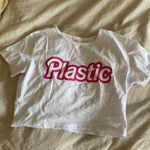 Croptop plastic  - Oanvänd croptop från beabimbo i storlek XL men liten i storleken 