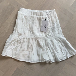 Oanvänd kjol - Frakt tillkommer 