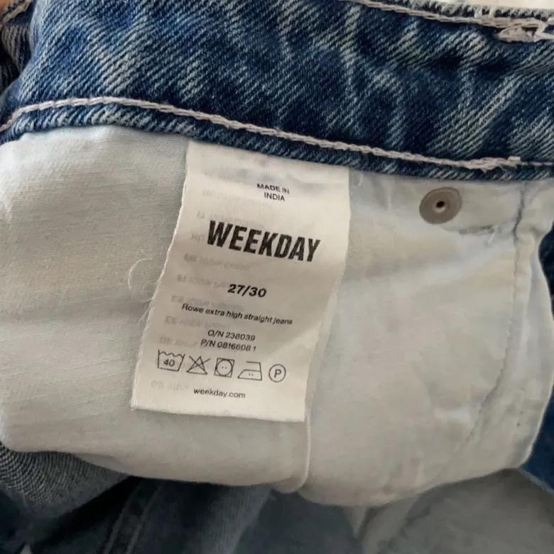 Nyskick, storlek 27/30 köpte de för 500kr och säljer för 250kr (kan eventuellt fraktas). Jeans & Byxor.