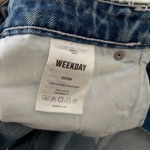 Weekday jeans - Nyskick, storlek 27/30 köpte de för 500kr och säljer för 250kr (kan eventuellt fraktas)
