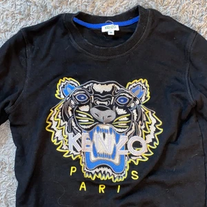 Kenzo tröja  - Använd två gånger bara, M men sitter som en S. Nypris var 2200kr. Unisex storlek