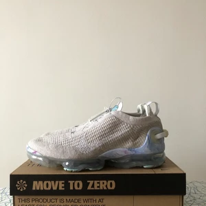 Nike vapormax fk  - Skick 9/10 använda en gång helt fräscha kan skicka mer bilder om det behövs typ som oanvända