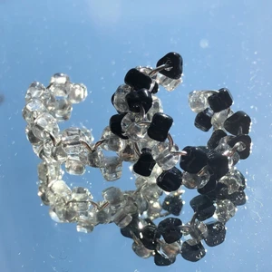 Hemmagjorda ringar  - Hemmagjorda ringar med olika färger på pärlor och kan också köpas i färgen svart. Ringarna kan köpas för sig. Man kan göra dom större och mindre. 70kr med frakt ! 