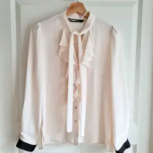 Cute ecru blouse from Zara with black cuffs. Perfect condition, used only 2-3 times. Size S.
