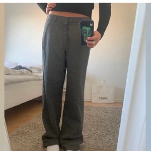 Kostymbyxor - Söker liknande grå kostymbyxor!! (Lånad bild)