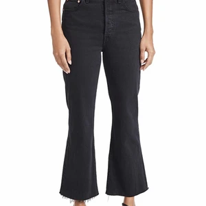 Sökes! Levis ribcage crop flare - Jag letar efter ett par Levis ribcage crop flare i svart med waist storlek 25. Har du och vill sälja hör av dig! 