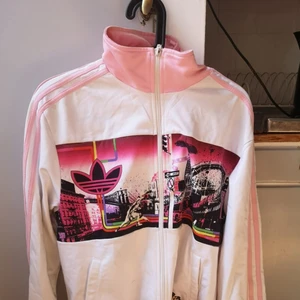 Adidas track top - Äldre men i bra skick. 
