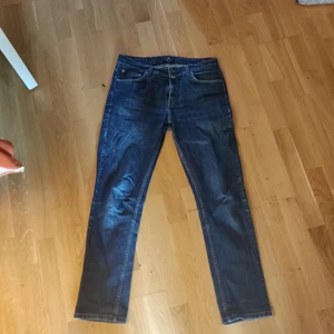 Park Lane jeans - Vanliga jeans sitter bra men har växt ut dem. Storleken är 34/32 men sitter som 32/32