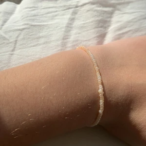 Beige armband  - Säljer detta super fina armband❤️Bra skick och superfint till hösten❤️