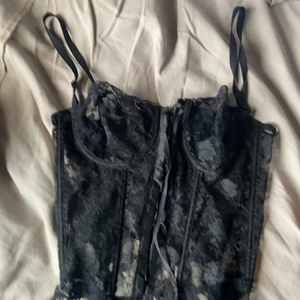 Jätte  fin 💗 - Kan ha denna med en svart eller vit lång klänning över mrd halsband med snygga svarta eller vita skor.kan göra denna stor eller liten så storleken betyder inte nått 