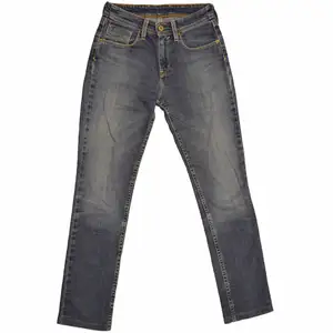 Vintage Levi’s 572 bootcut jeans                         Blue Wash, Excellent Condition, Size 29/31 Measurements: Waist: 39 cm: Outseam: 95 cm, Inseam: 74 cm, Leg Opening: 16 cm                Skickas inom 24h. Samfrakt är möjligt. För fler bilder eller andra övriga frågor, skriv gärna!