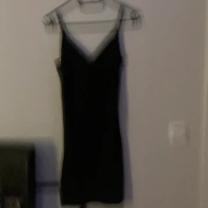 Natt klänning  - Ganska tagit  jag har st S men stoleken var fin på