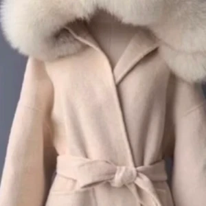 Kappa med päls - 1800, inga som helst fel på jackan, strl S men jackan passar xs,s,m eftersom den ska passa de flesta