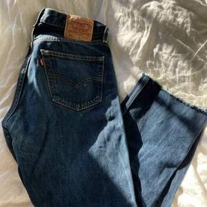 Levis 501 - Strl w32/l34 (passar S/M) i fint skick säljes då de ej kommer till användning. 