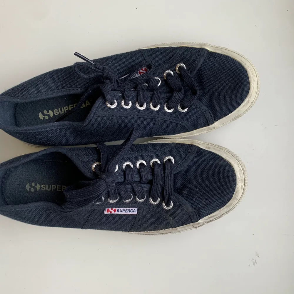 Supergas in cool timeless blue colour. Worn about 10 times. Timeless shoe, sole in perfect condition. See pictures for details.. Skor.