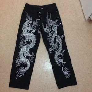 Jeans  - Jävligt snygga jeans som jag köpte för länge sen men knappt använt. Den e helt perfekt och tyget är jättebra!