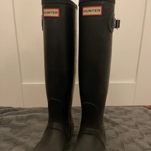 Hunter gummistövlar  - Köpta för några år sedan, men knappt använda pågrund av för stor storlek❤️