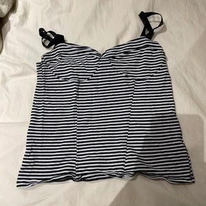 Randigt linne - Randigt linne med detljer, anväd fåtal gånger. Strl S