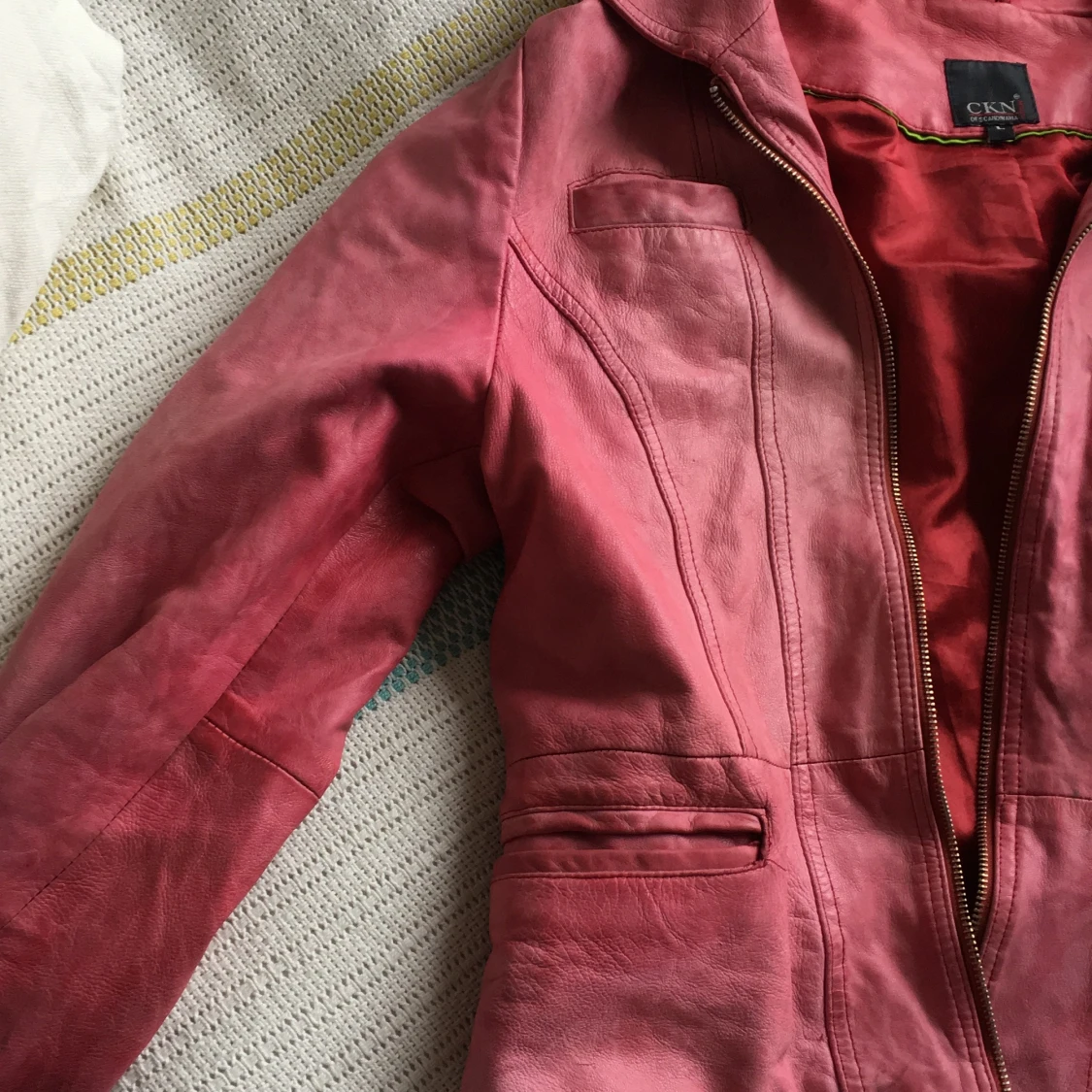 Slidt pink læderjakke - 91