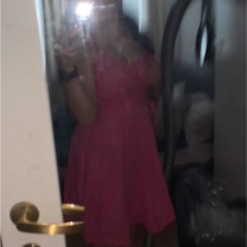 En rosa klänning inte använt för den intrr min stil . Klänningar.