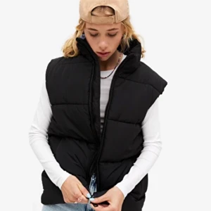 Dunväst - Intressekoll på denna SLUTSÅLDA snygga dunväst från monki! Köptes för en månad sen men har inte kommit till användning så mycket💞 Därav är det nyskick⚡️ Den är i storlek xxs men skulle säga att den passar Xs och S och kanske till o med M också beroende på hur stor man vill ha den🎸🎸⚡️⚡️⚡️❤️