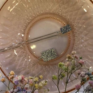 Moon vedhæng  - Sælger Moon vedhæng i både stor og lille. De er fra Avril Fakir. 