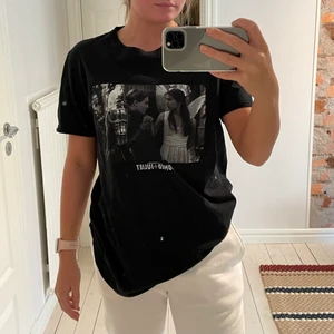 Snygg T-shirt  - Cool T-shirt från boohoo i storlek M🥰