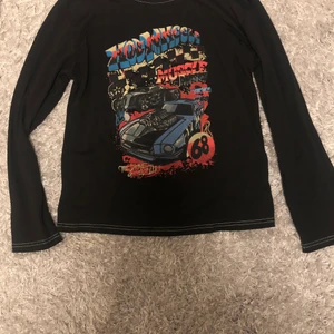 Tröja med tryck - Tunnare tröja med coolt tryck köpt från shein. Bra skick. Köpare står för frakt. Pris kan diskuteras 