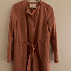 VILA Trenchcoat - Size XS and in very good condition. The color is more dust punk than that its shown on the photos.