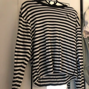 Tröja - Randig tröja från monki helt ny!