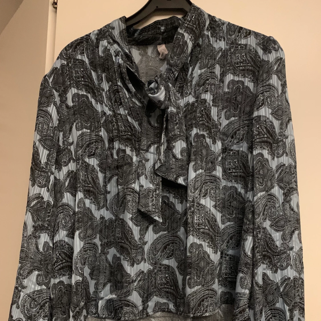  mönstrad knytblus XL - 90