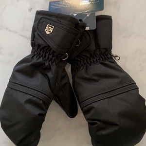 Hestra vantar - Säljer helt nya vantar från märket Hestra i stl 7. 350kr.